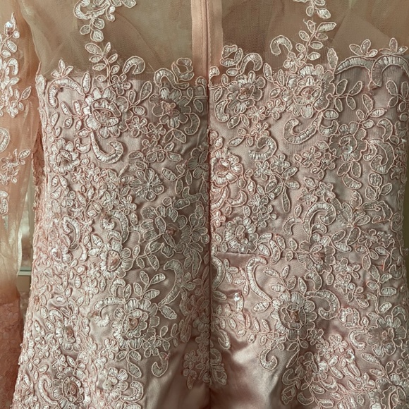 Mother of the bride dress with matching shoes - Picture 3 of 15